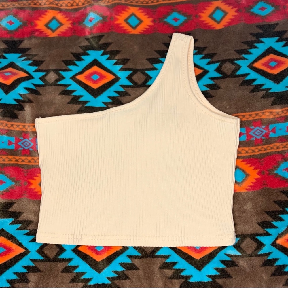 One shoulder crop top